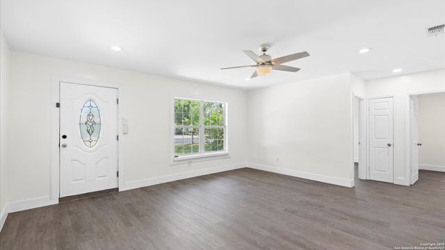 646 Ellor Dr, San Antonio, TX 78228
