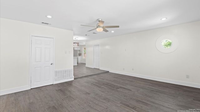 646 Ellor Dr, San Antonio, TX 78228
