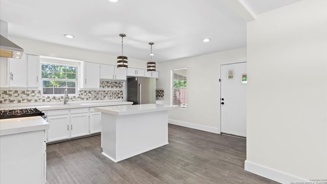 646 Ellor Dr, San Antonio, TX 78228