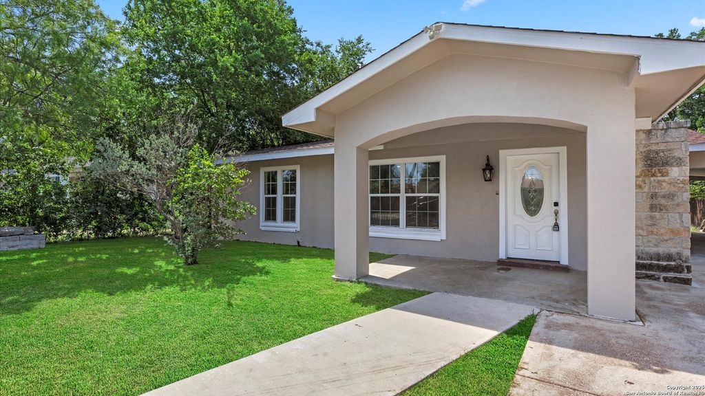 646 Ellor Dr, San Antonio, TX 78228