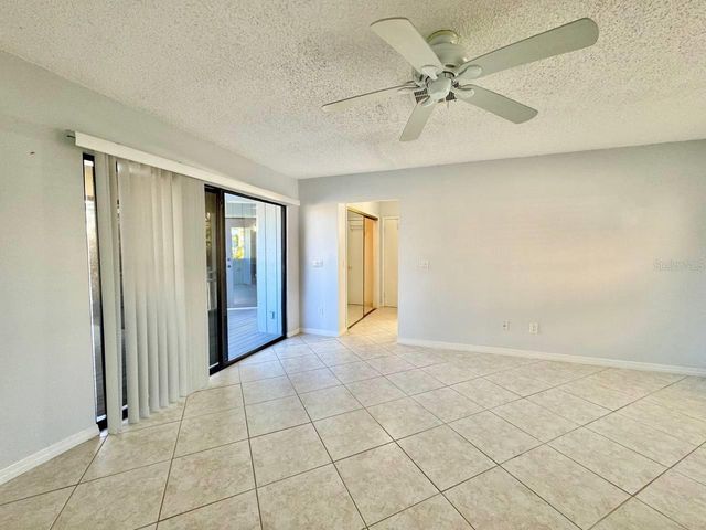 4112 BEACH DRIVE SE, St Petersburg, FL 33705