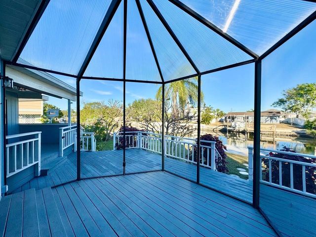 4112 BEACH DRIVE SE, St Petersburg, FL 33705