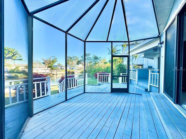 4112 BEACH DRIVE SE, St Petersburg, FL 33705