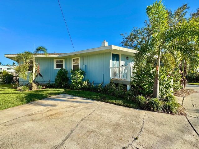 4112 BEACH DRIVE SE, St Petersburg, FL 33705