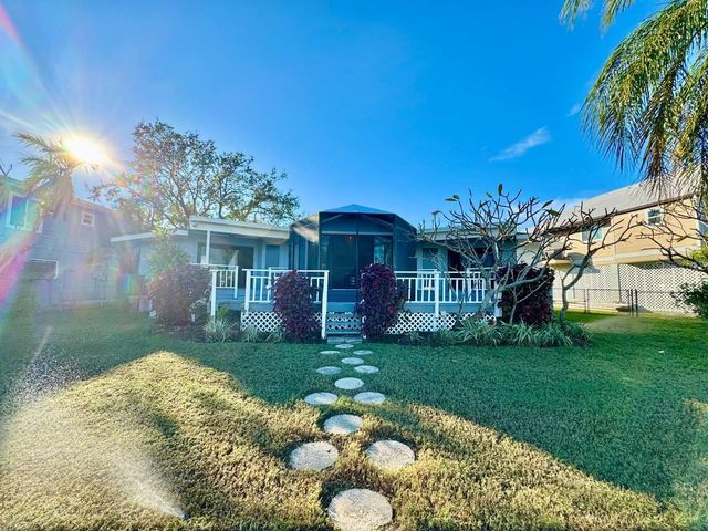 4112 BEACH DRIVE SE, St Petersburg, FL 33705