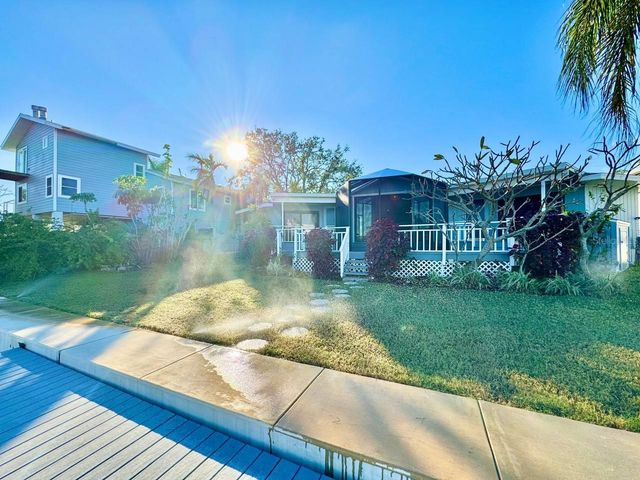 4112 BEACH DRIVE SE, St Petersburg, FL 33705