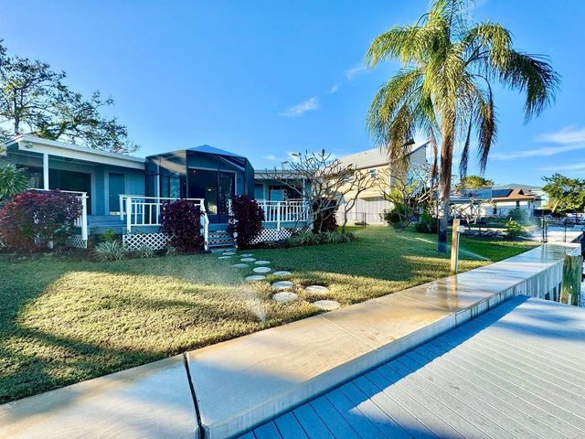 4112 BEACH DRIVE SE, St Petersburg, FL 33705