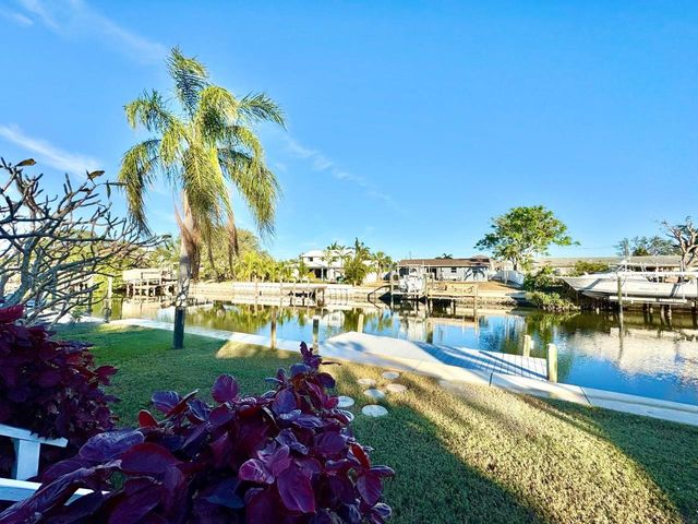 4112 BEACH DRIVE SE, St Petersburg, FL 33705