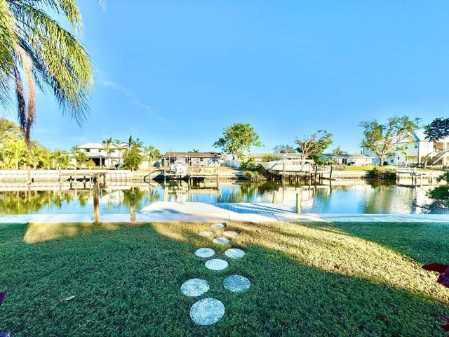 4112 BEACH DRIVE SE, St Petersburg, FL 33705