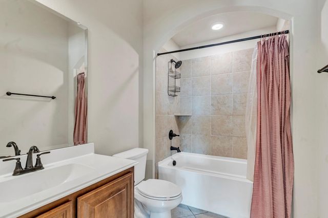 512 Strait Lane, Waxahachie, TX 75165