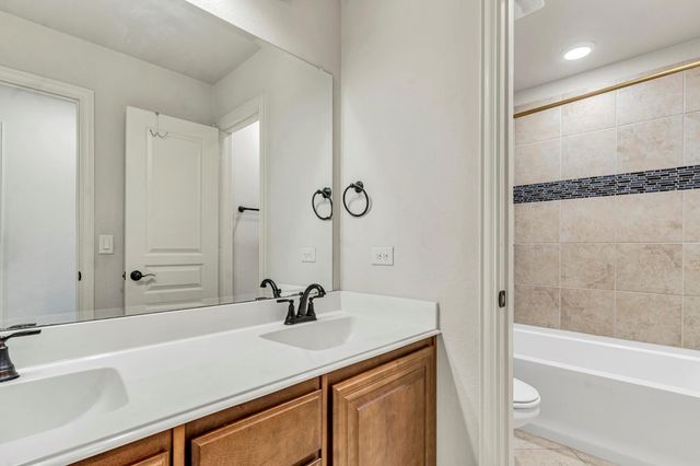 512 Strait Lane, Waxahachie, TX 75165