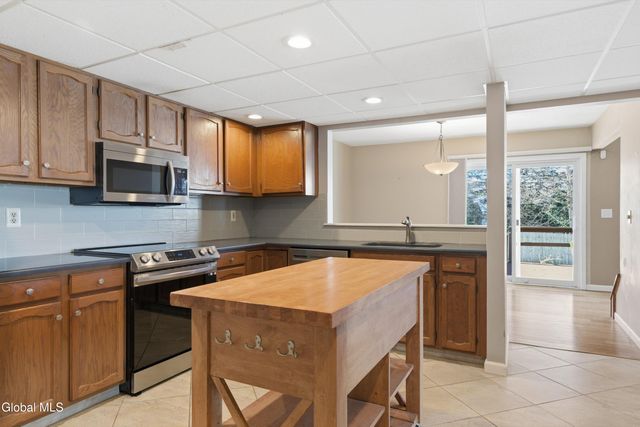 35 Heyden Road, Troy, NY 12180