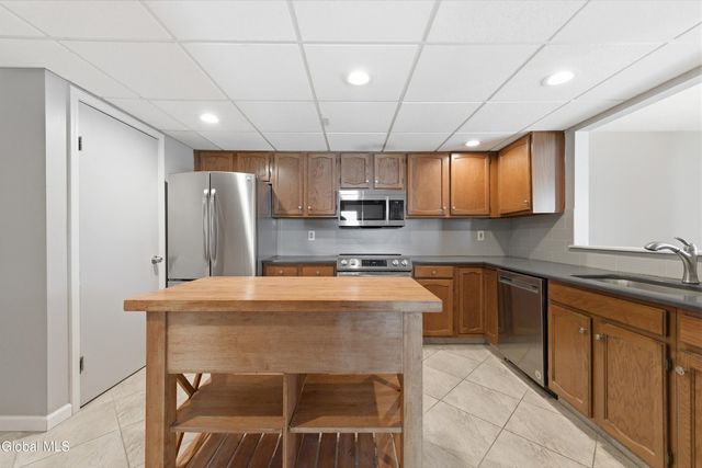 35 Heyden Road, Troy, NY 12180