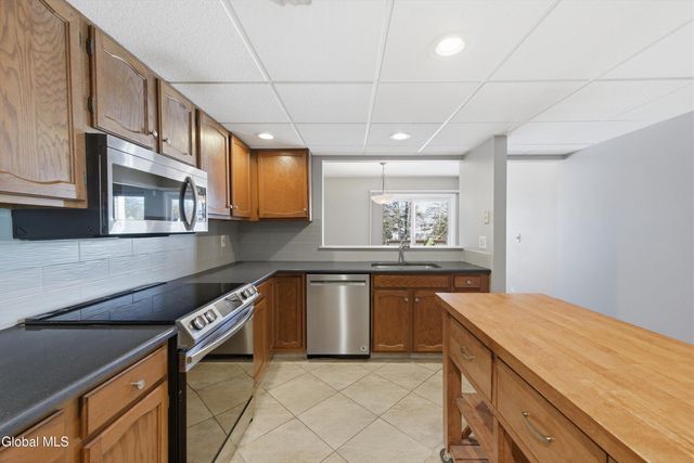 35 Heyden Road, Troy, NY 12180