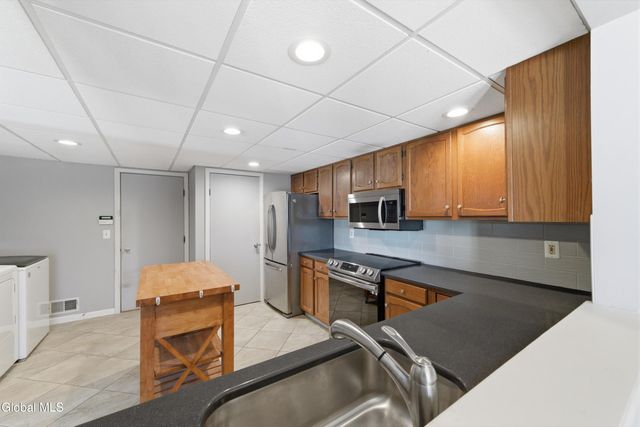 35 Heyden Road, Troy, NY 12180