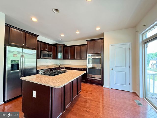 8912 TOWER PL, Lanham, MD 20706