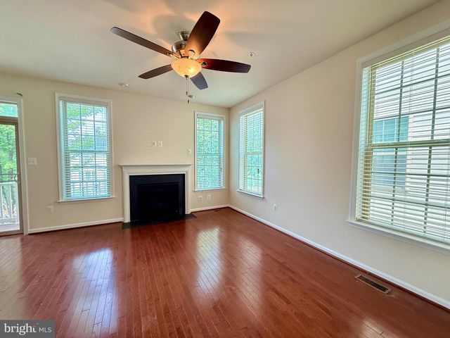 8912 TOWER PL, Lanham, MD 20706