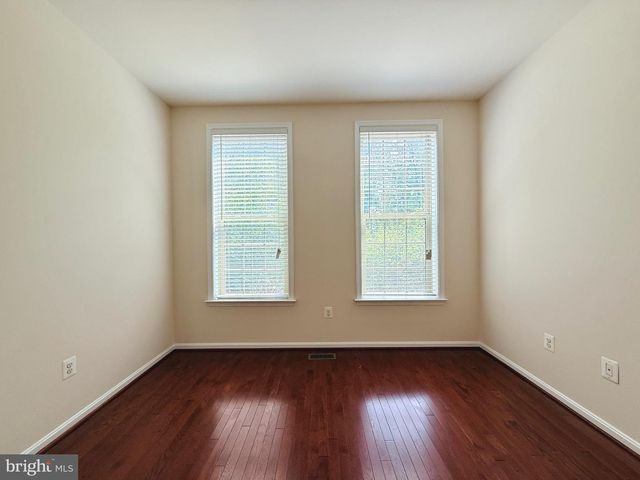 8912 TOWER PL, Lanham, MD 20706