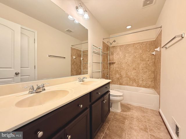 8912 TOWER PL, Lanham, MD 20706
