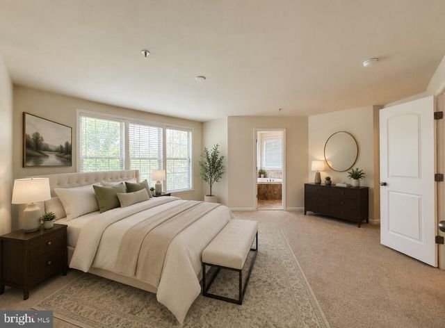 8912 TOWER PL, Lanham, MD 20706