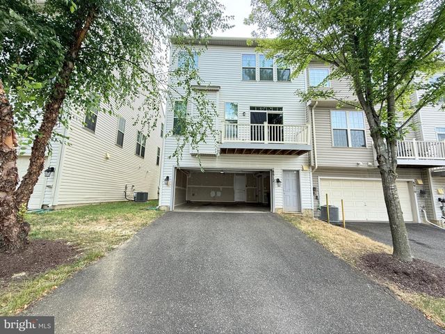 8912 TOWER PL, Lanham, MD 20706