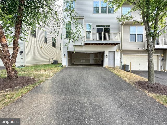 8912 TOWER PL, Lanham, MD 20706