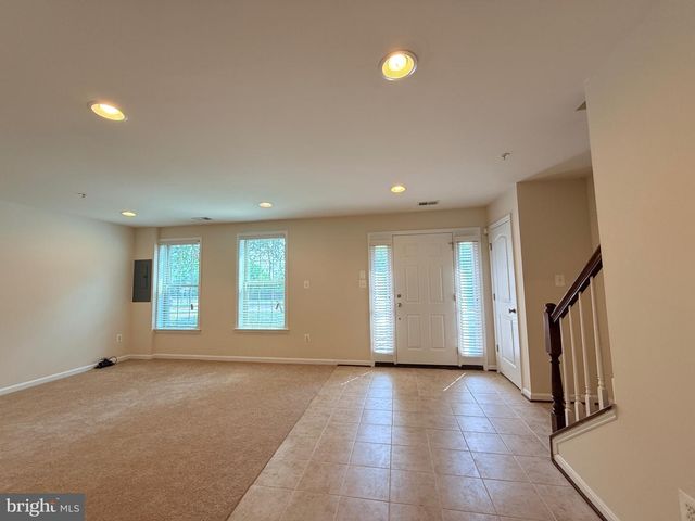 8912 TOWER PL, Lanham, MD 20706