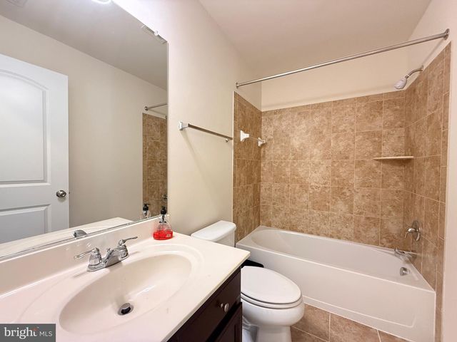8912 TOWER PL, Lanham, MD 20706