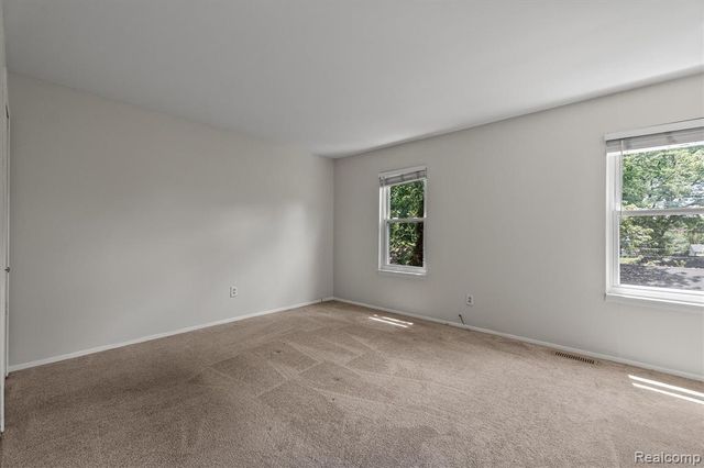 16249 Birwood Avenue, Beverly Hills, MI 48025