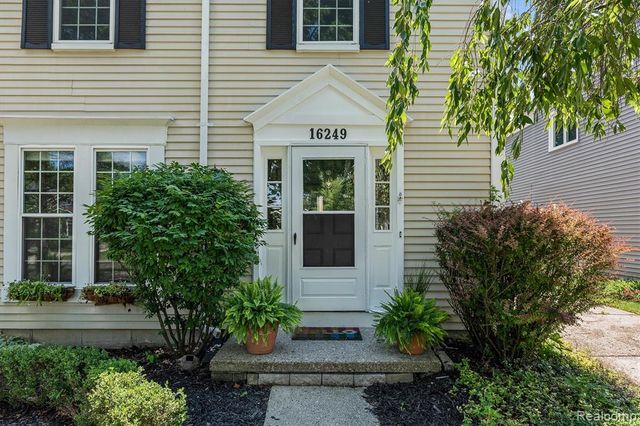16249 Birwood Avenue, Beverly Hills, MI 48025