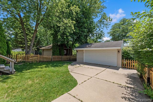 16249 Birwood Avenue, Beverly Hills, MI 48025
