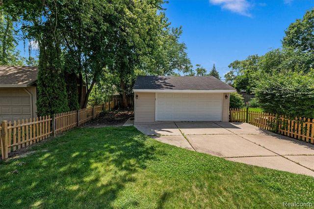 16249 Birwood Avenue, Beverly Hills, MI 48025