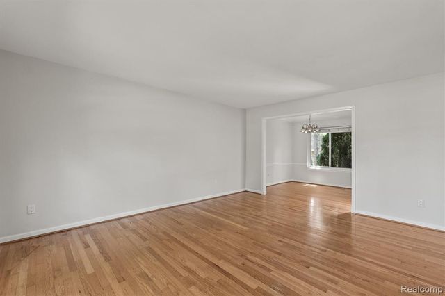 16249 Birwood Avenue, Beverly Hills, MI 48025