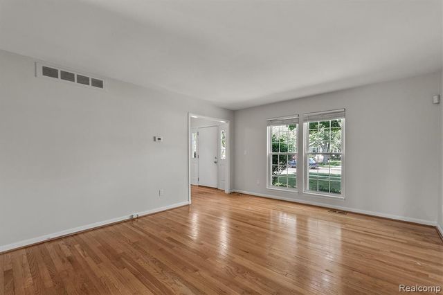 16249 Birwood Avenue, Beverly Hills, MI 48025