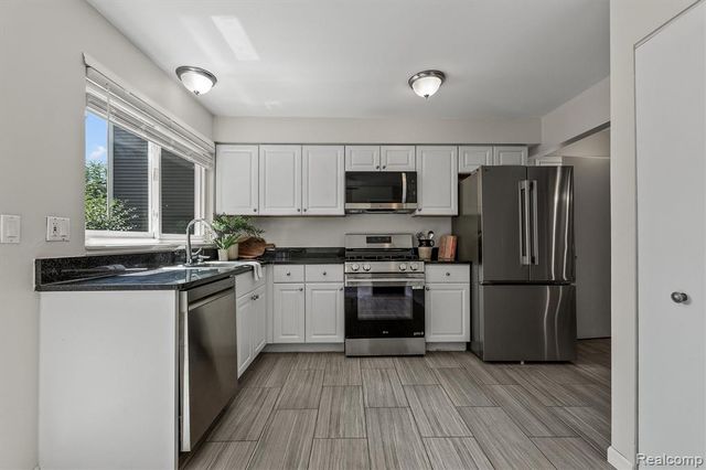 16249 Birwood Avenue, Beverly Hills, MI 48025