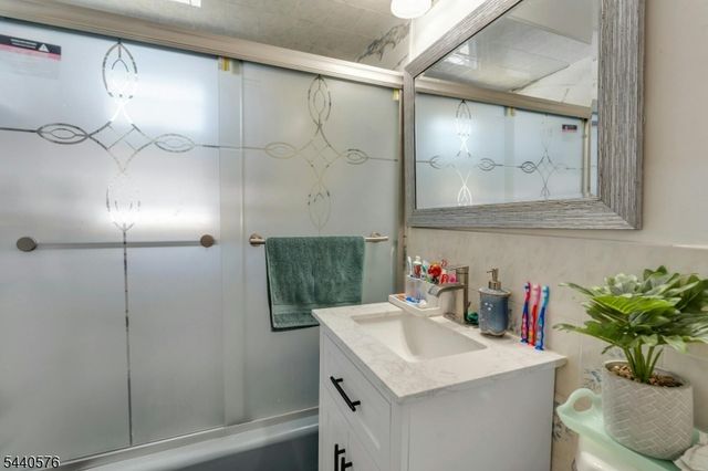 213 Glenside Pl, North Plainfield Boro, NJ 07060