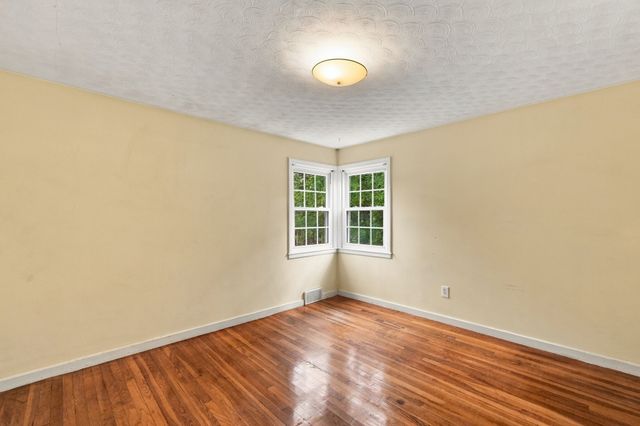 9 Spring Terrace, Shrewsbury, MA 01545