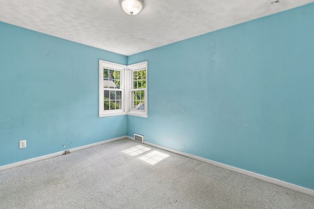 9 Spring Terrace, Shrewsbury, MA 01545