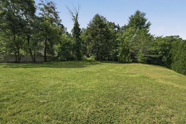 9 Spring Terrace, Shrewsbury, MA 01545