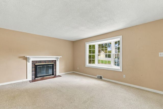 9 Spring Terrace, Shrewsbury, MA 01545