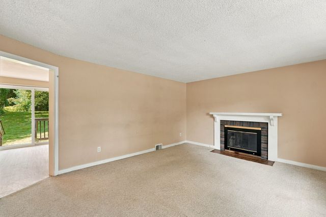 9 Spring Terrace, Shrewsbury, MA 01545