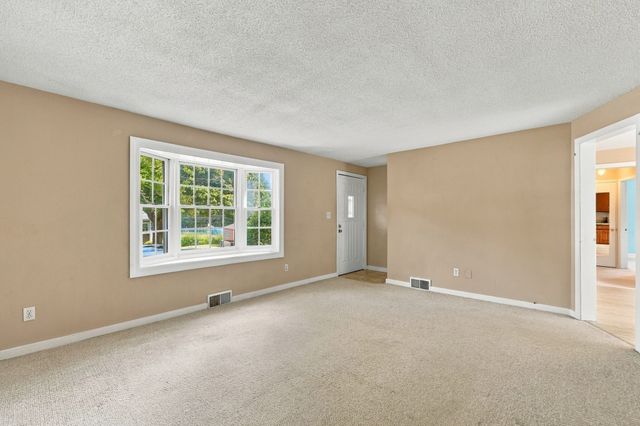 9 Spring Terrace, Shrewsbury, MA 01545