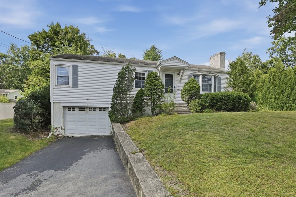 9 Spring Terrace, Shrewsbury, MA 01545