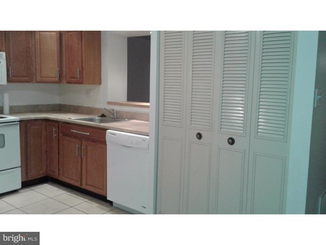 66 VANDERBILT CT, Sicklerville, NJ 08081