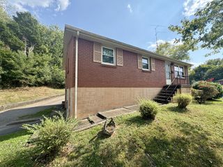302 Crossland Ave, Clarksville, TN 37040