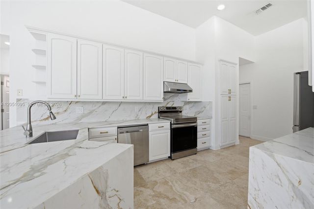2667 Palmer Pl, Weston, FL 33332