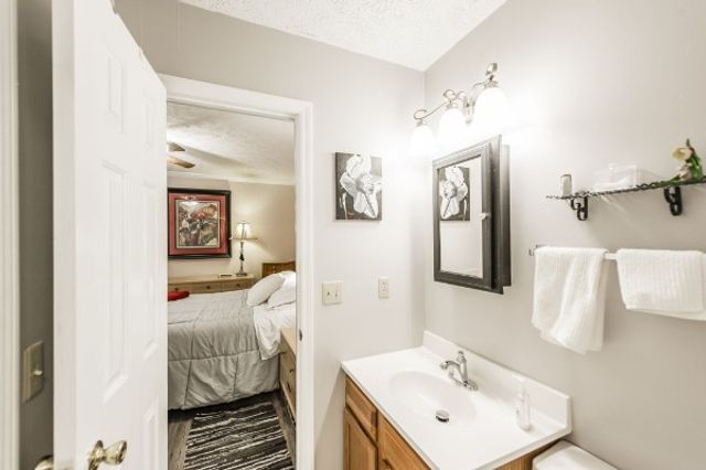 430 Walton Ferry Rd Apt 807, Hendersonville, TN 37075