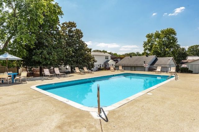 430 Walton Ferry Rd Apt 807, Hendersonville, TN 37075