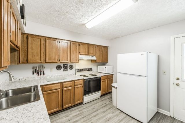 430 Walton Ferry Rd Apt 807, Hendersonville, TN 37075