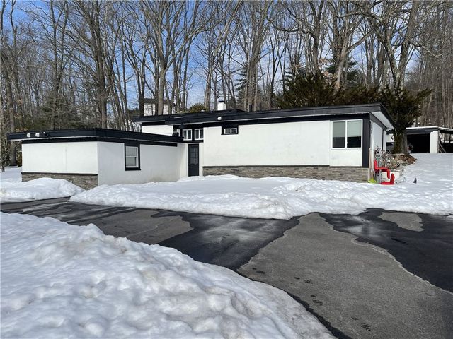 35 Fenwood Avenue, Smithfield, RI 02917